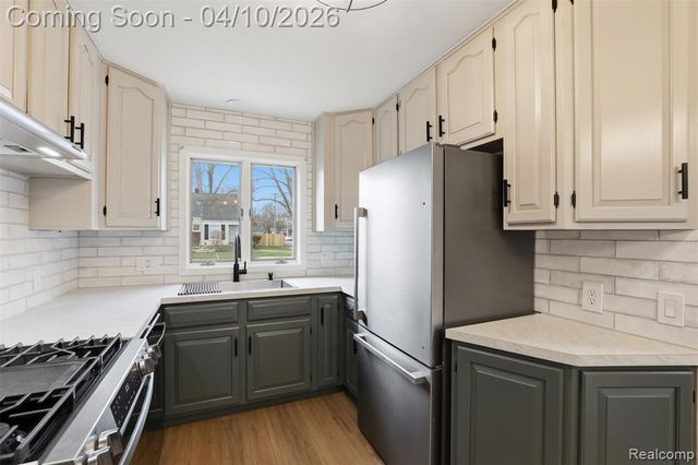 20201 Lancaster Street, Harper Woods, MI 48225