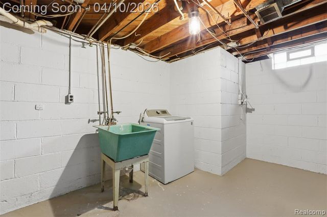 20201 Lancaster Street, Harper Woods, MI 48225