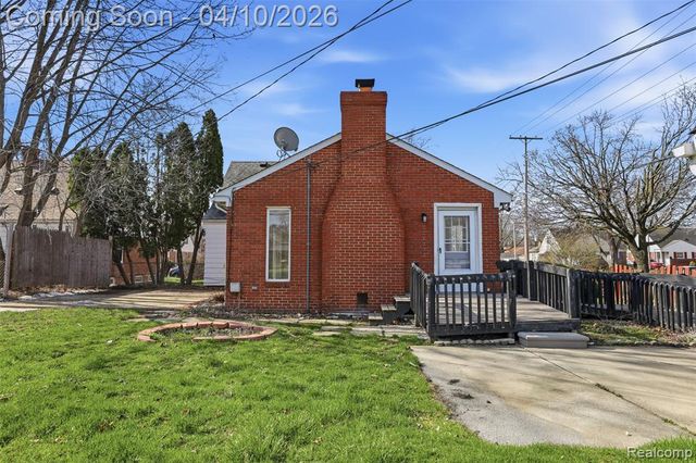 20201 Lancaster Street, Harper Woods, MI 48225