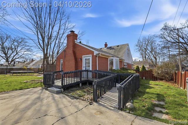 20201 Lancaster Street, Harper Woods, MI 48225