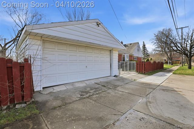 20201 Lancaster Street, Harper Woods, MI 48225