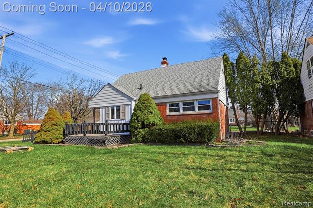 20201 Lancaster Street, Harper Woods, MI 48225