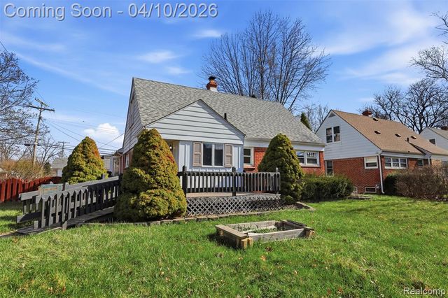 20201 Lancaster Street, Harper Woods, MI 48225