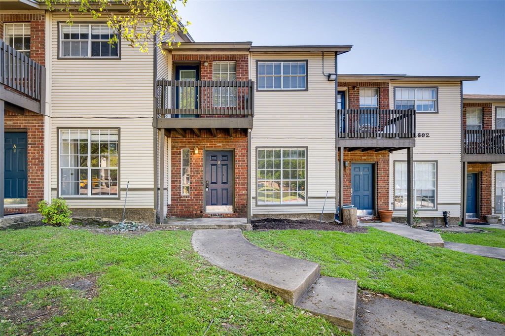 1824 River Crossing CIR D, Austin, TX 78741