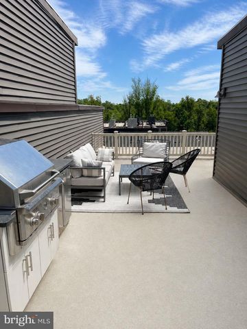 3113 SUNDROPS CT, Fairfax, VA 22031