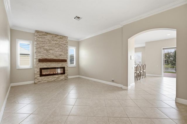 116 NW Summerville Court, Port Saint Lucie, FL 34986