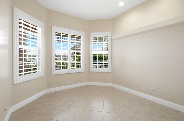 116 NW Summerville Court, Port Saint Lucie, FL 34986
