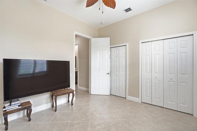 116 NW Summerville Court, Port Saint Lucie, FL 34986