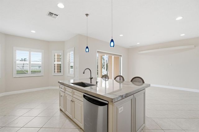116 NW Summerville Court, Port Saint Lucie, FL 34986