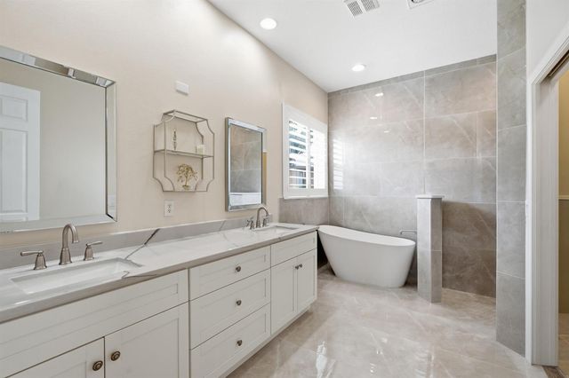 116 NW Summerville Court, Port Saint Lucie, FL 34986