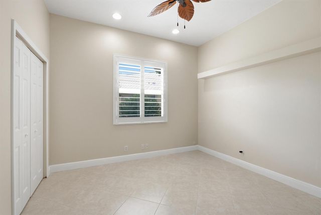 116 NW Summerville Court, Port Saint Lucie, FL 34986