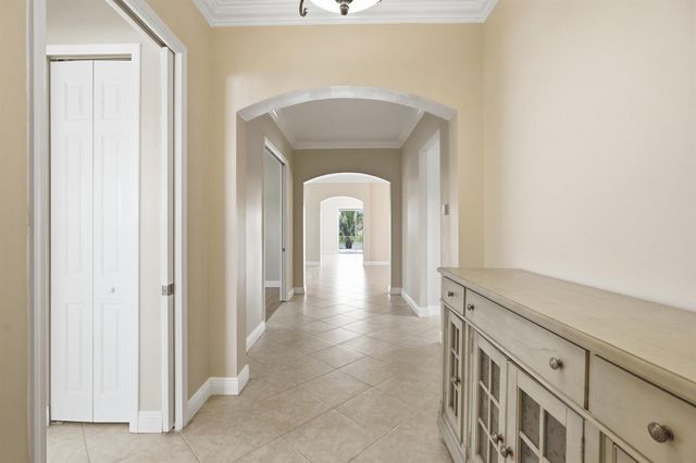 116 NW Summerville Court, Port Saint Lucie, FL 34986