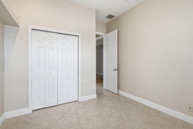 116 NW Summerville Court, Port Saint Lucie, FL 34986