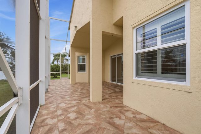 116 NW Summerville Court, Port Saint Lucie, FL 34986