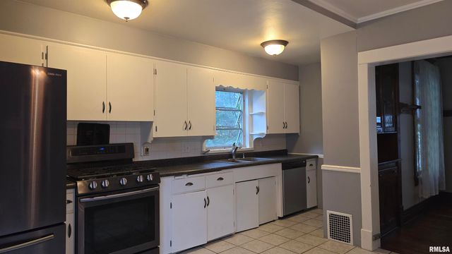1803 W BARKER Avenue, Peoria, IL 61606