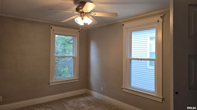 1803 W BARKER Avenue, Peoria, IL 61606
