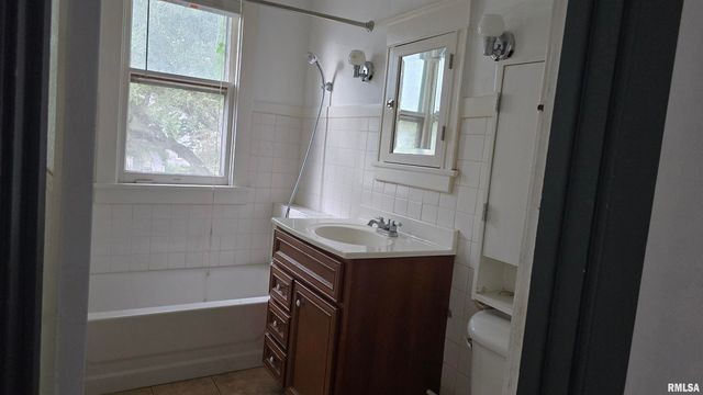 1803 W BARKER Avenue, Peoria, IL 61606