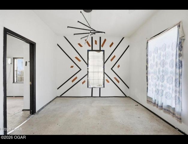 512 S Cox Avenue, Joplin, MO 64801