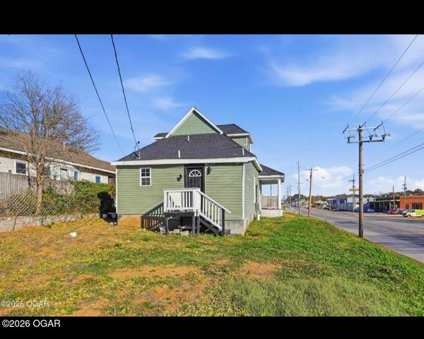 512 S Cox Avenue, Joplin, MO 64801