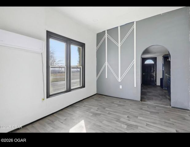 512 S Cox Avenue, Joplin, MO 64801