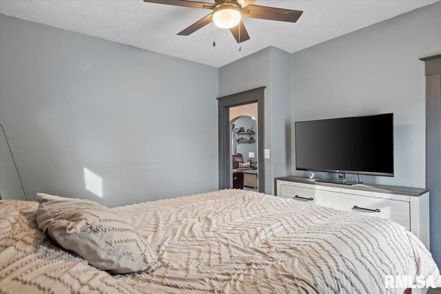 2409 S Lowell Avenue, Springfield, IL 62704