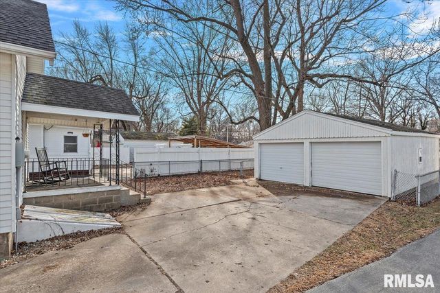 2409 S Lowell Avenue, Springfield, IL 62704