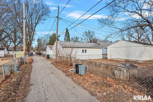 2409 S Lowell Avenue, Springfield, IL 62704