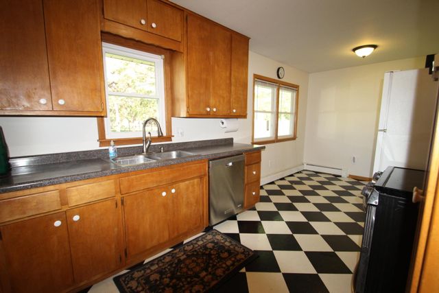 848 Dellwood Street S, Cambridge, MN 55008
