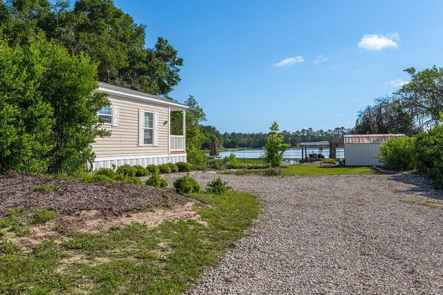 588 S COUNTY ROAD 21, Hawthorne, FL 32640