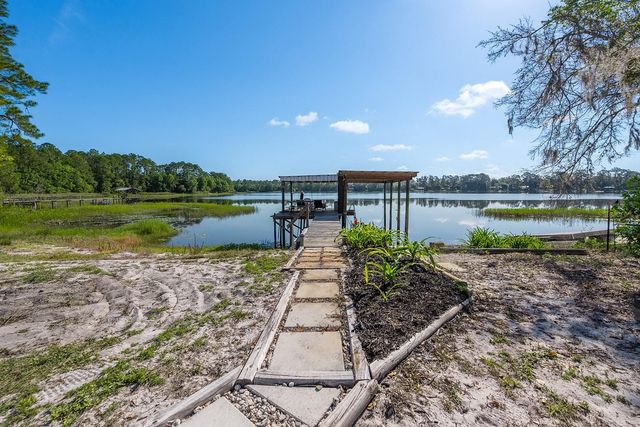 588 S COUNTY ROAD 21, Hawthorne, FL 32640