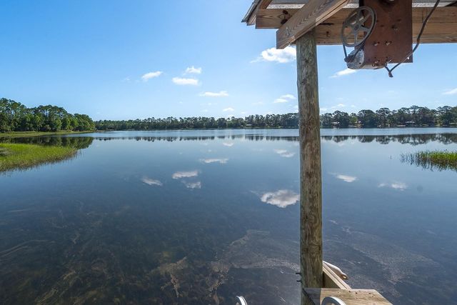 588 S COUNTY ROAD 21, Hawthorne, FL 32640