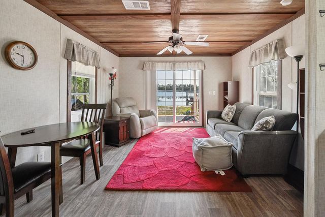 588 S COUNTY ROAD 21, Hawthorne, FL 32640