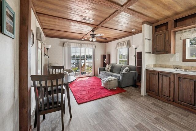 588 S COUNTY ROAD 21, Hawthorne, FL 32640