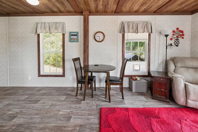 588 S COUNTY ROAD 21, Hawthorne, FL 32640