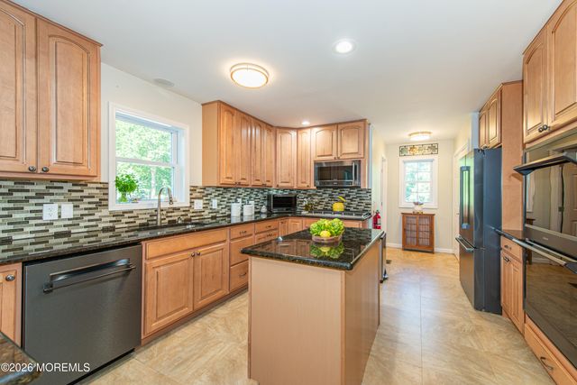 24 Willow Lane, Englishtown, NJ 07726