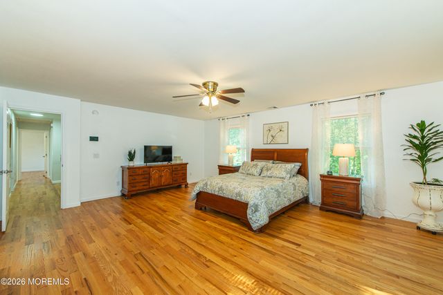 24 Willow Lane, Englishtown, NJ 07726