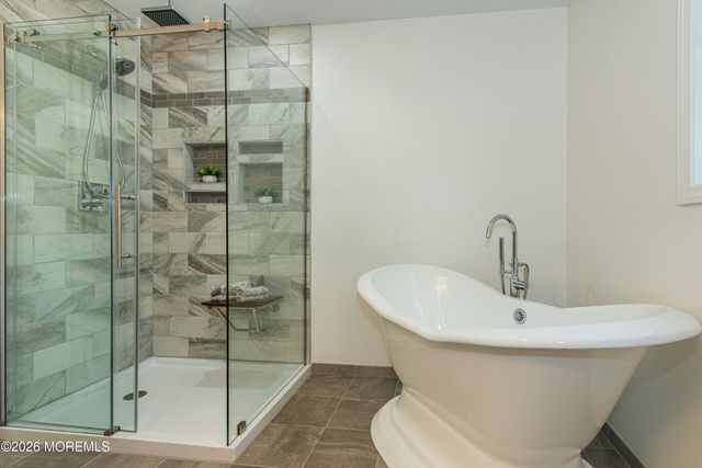 24 Willow Lane, Englishtown, NJ 07726