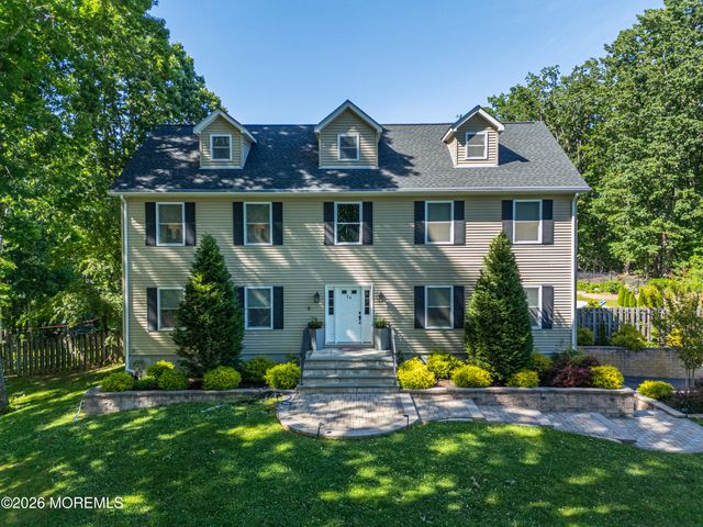 24 Willow Lane, Englishtown, NJ 07726
