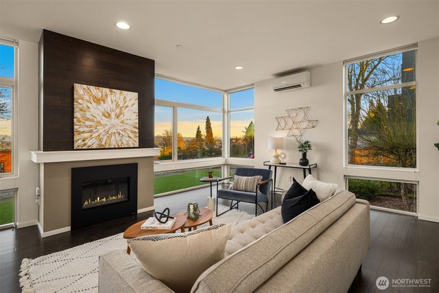 928 34th Avenue, Seattle, WA 98122