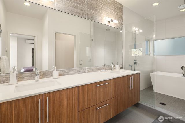 928 34th Avenue, Seattle, WA 98122