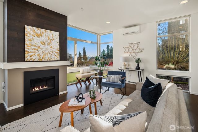 928 34th Avenue, Seattle, WA 98122