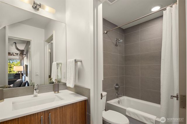 928 34th Avenue, Seattle, WA 98122