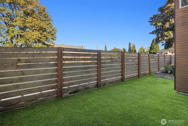 928 34th Avenue, Seattle, WA 98122