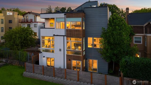 928 34th Avenue, Seattle, WA 98122