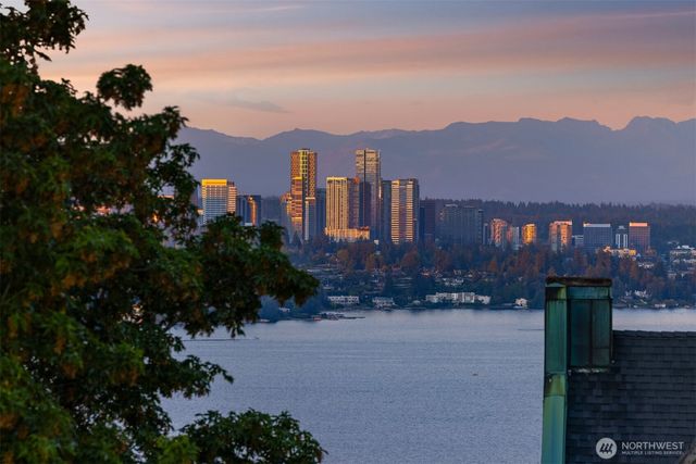 928 34th Avenue, Seattle, WA 98122