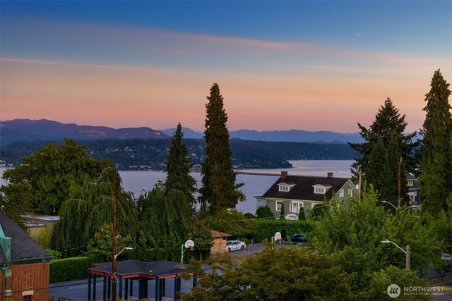 928 34th Avenue, Seattle, WA 98122