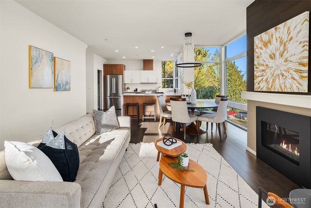 928 34th Avenue, Seattle, WA 98122