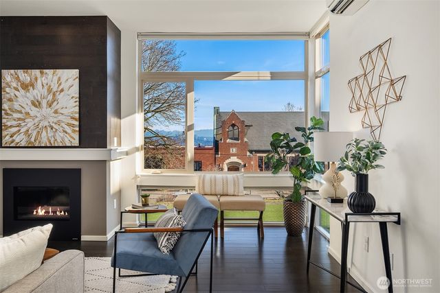 928 34th Avenue, Seattle, WA 98122