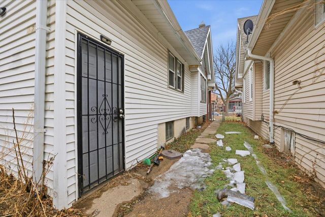 2875 N 36th STREET, Milwaukee, WI 53210