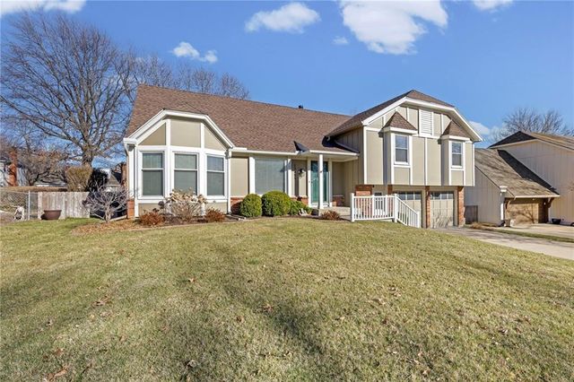 10409 Oakmont Street, Overland Park, KS 66215
